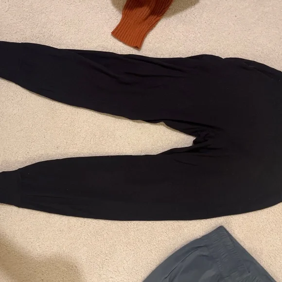 Lululemon align black joggers! - Picture 4 of 6